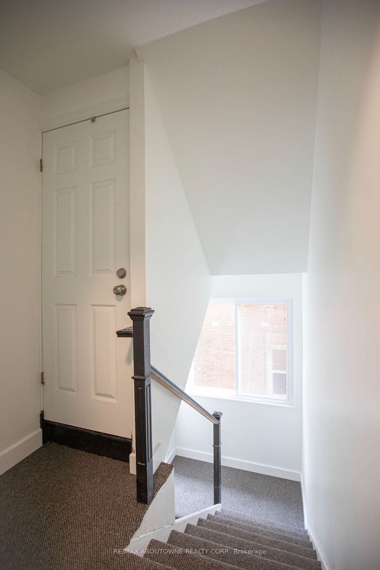 49 Fairleigh Ave S