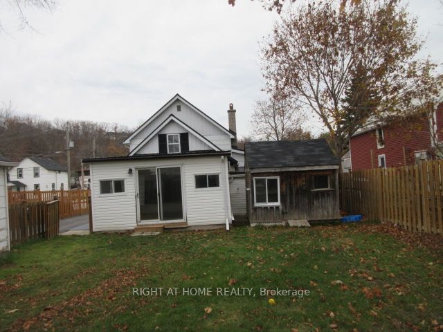 31 Garry St