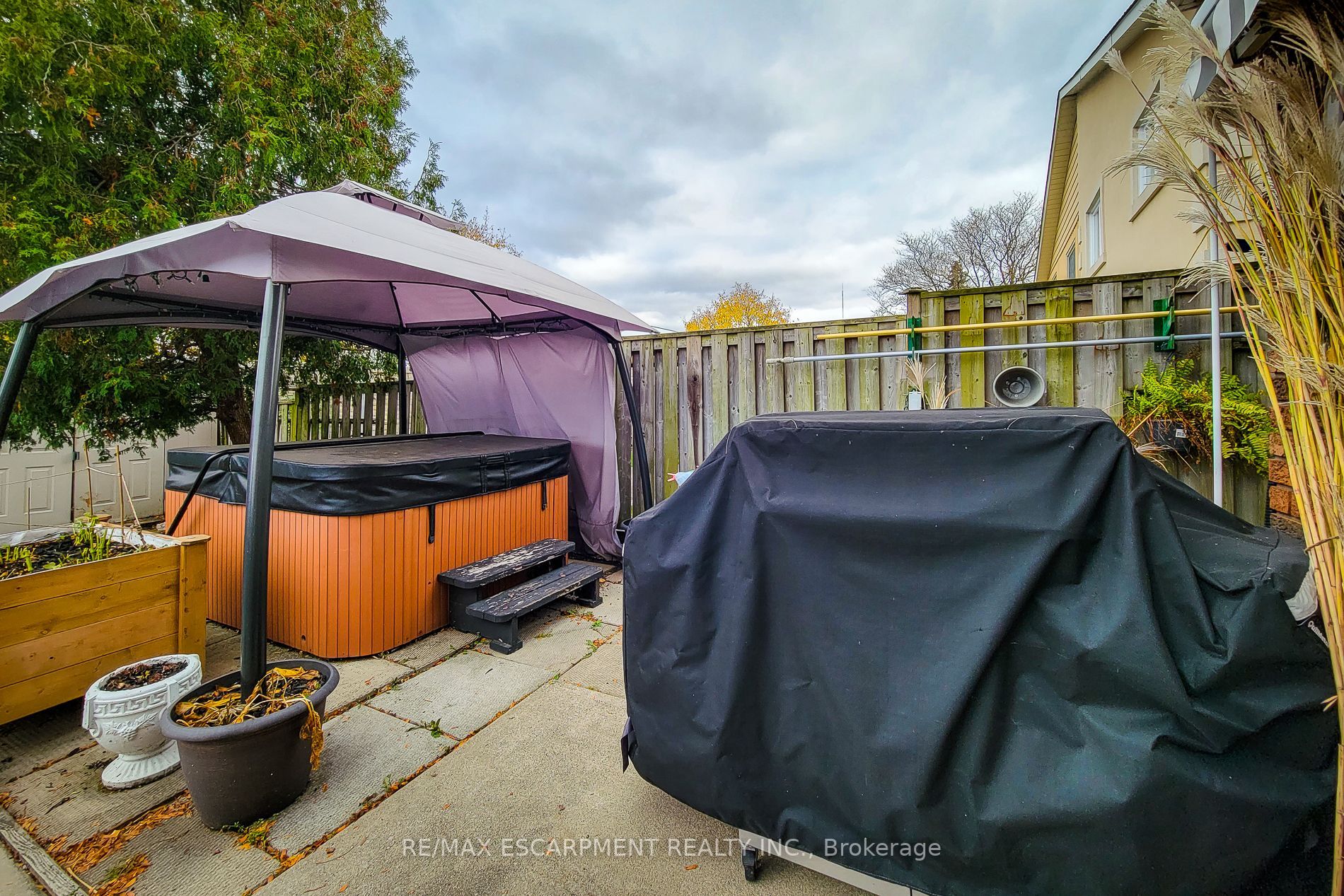 14 Brookstream Court