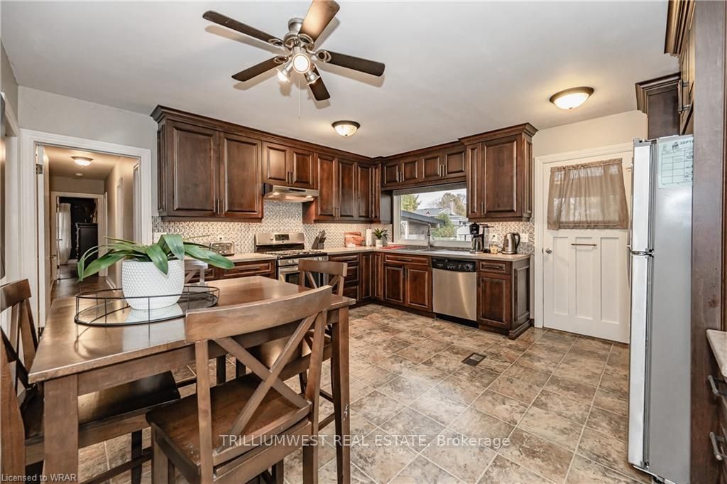 1281 Concession Rd