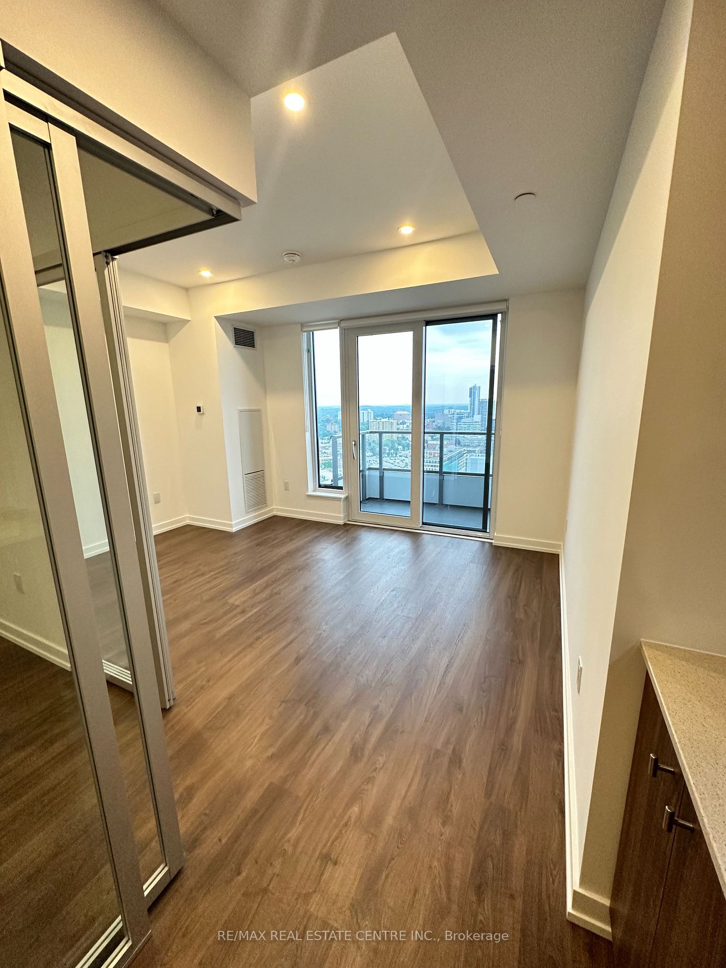15 Wellington St S, #2603
