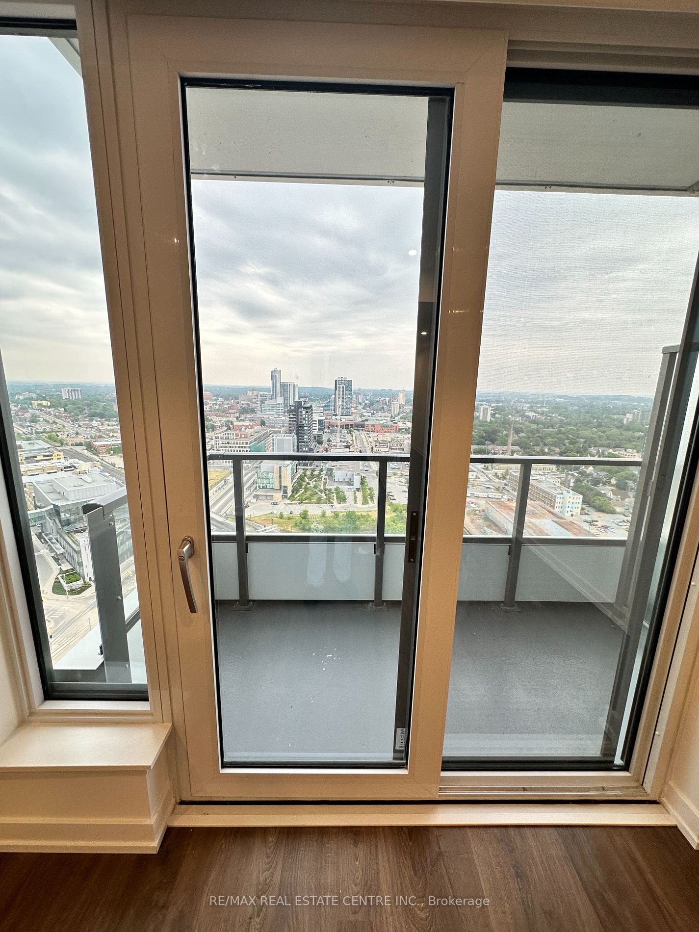 15 Wellington St S, #2603