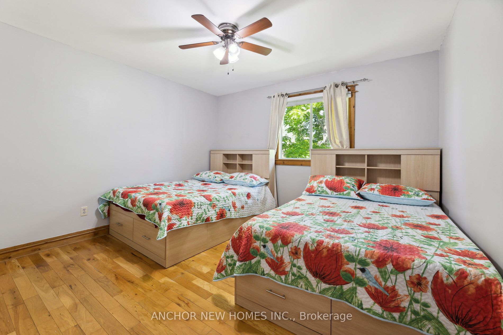 221 Grandview Dr