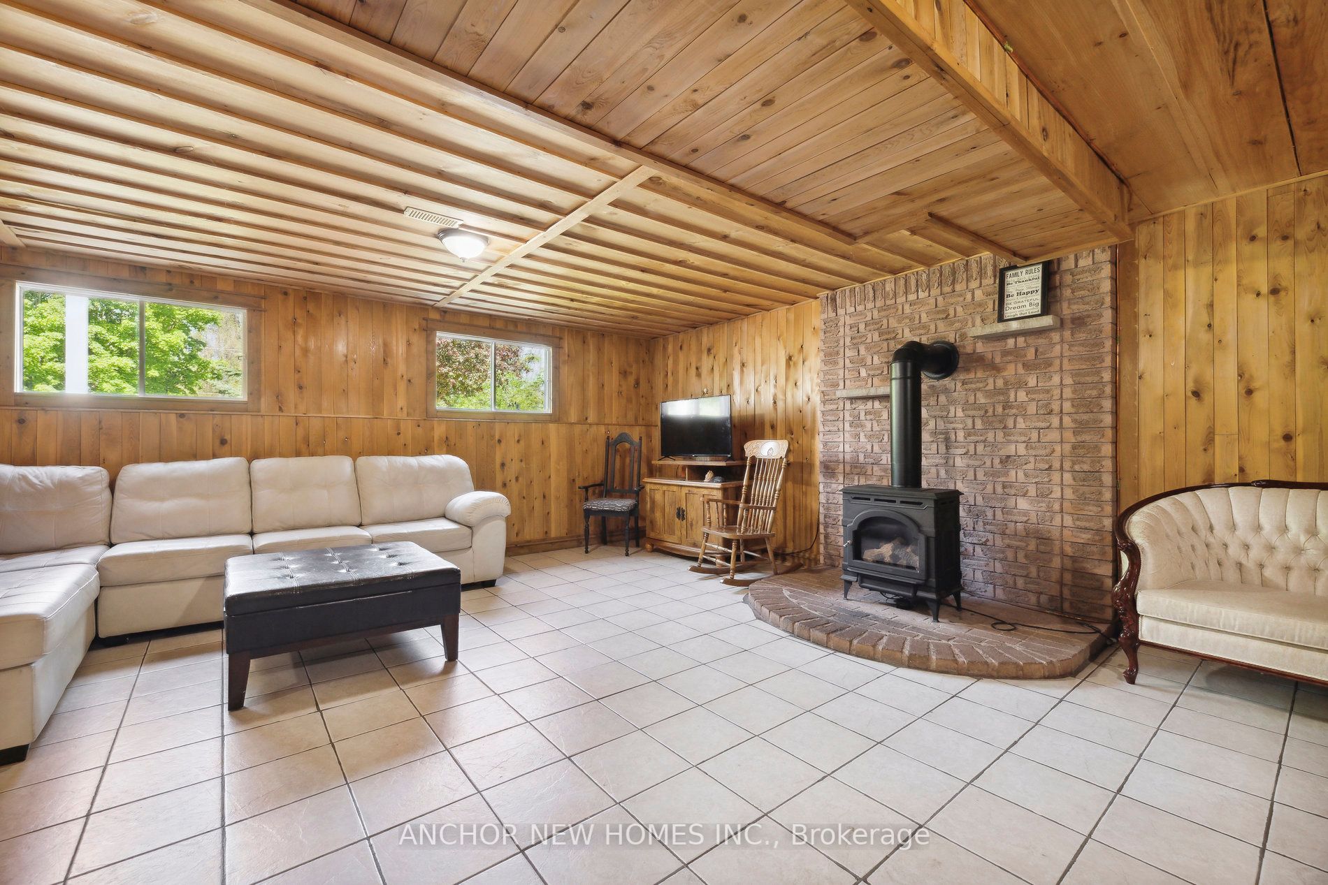 221 Grandview Dr