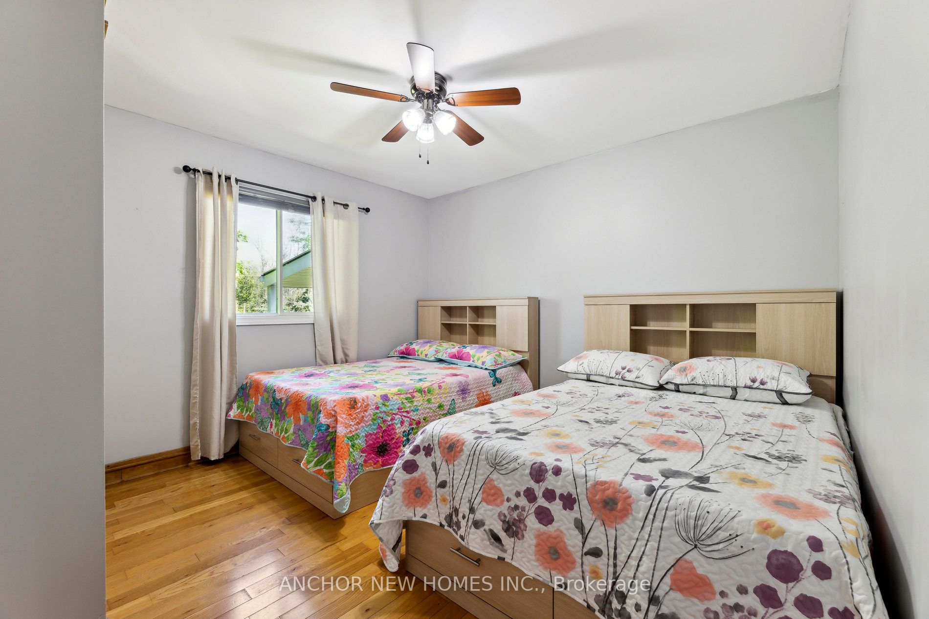 221 Grandview Dr