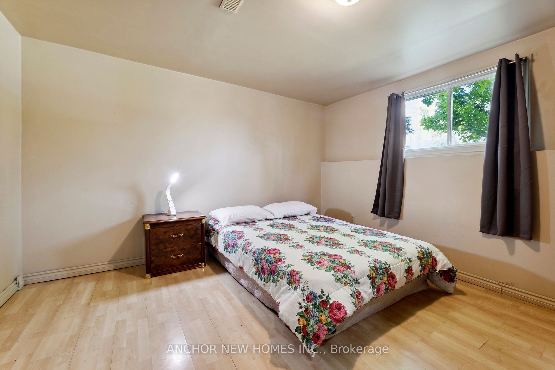221 Grandview Dr