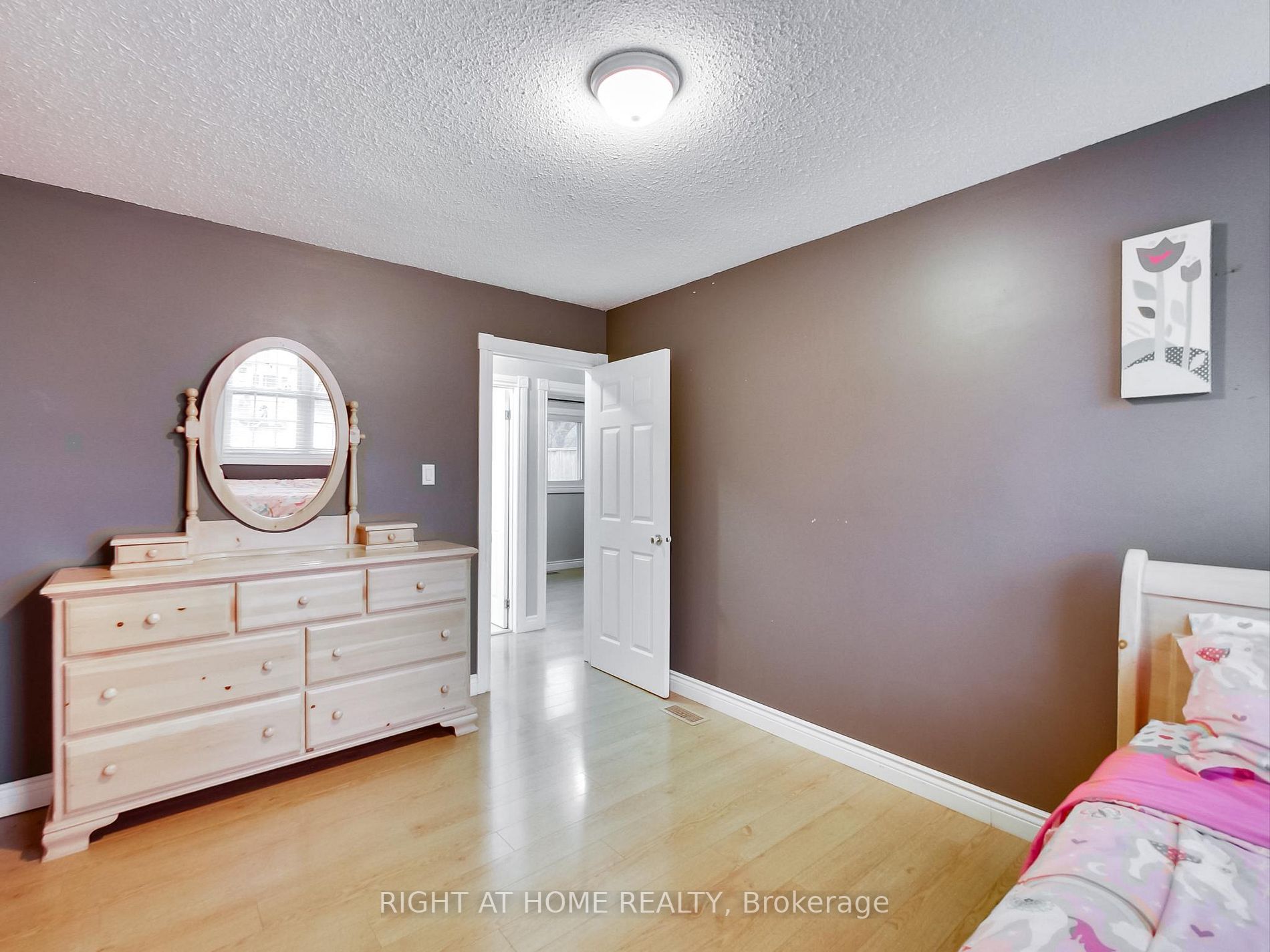 316 Pineview Gdns