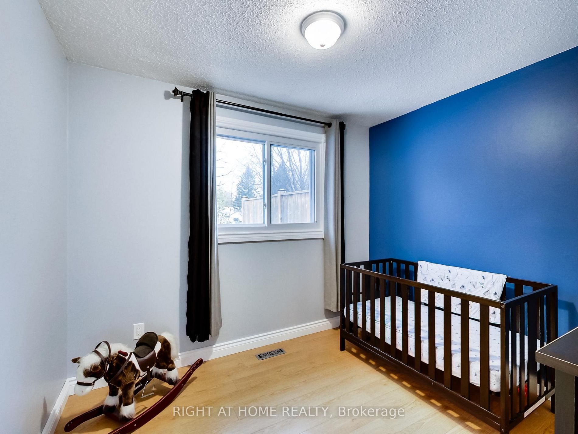 316 Pineview Gdns