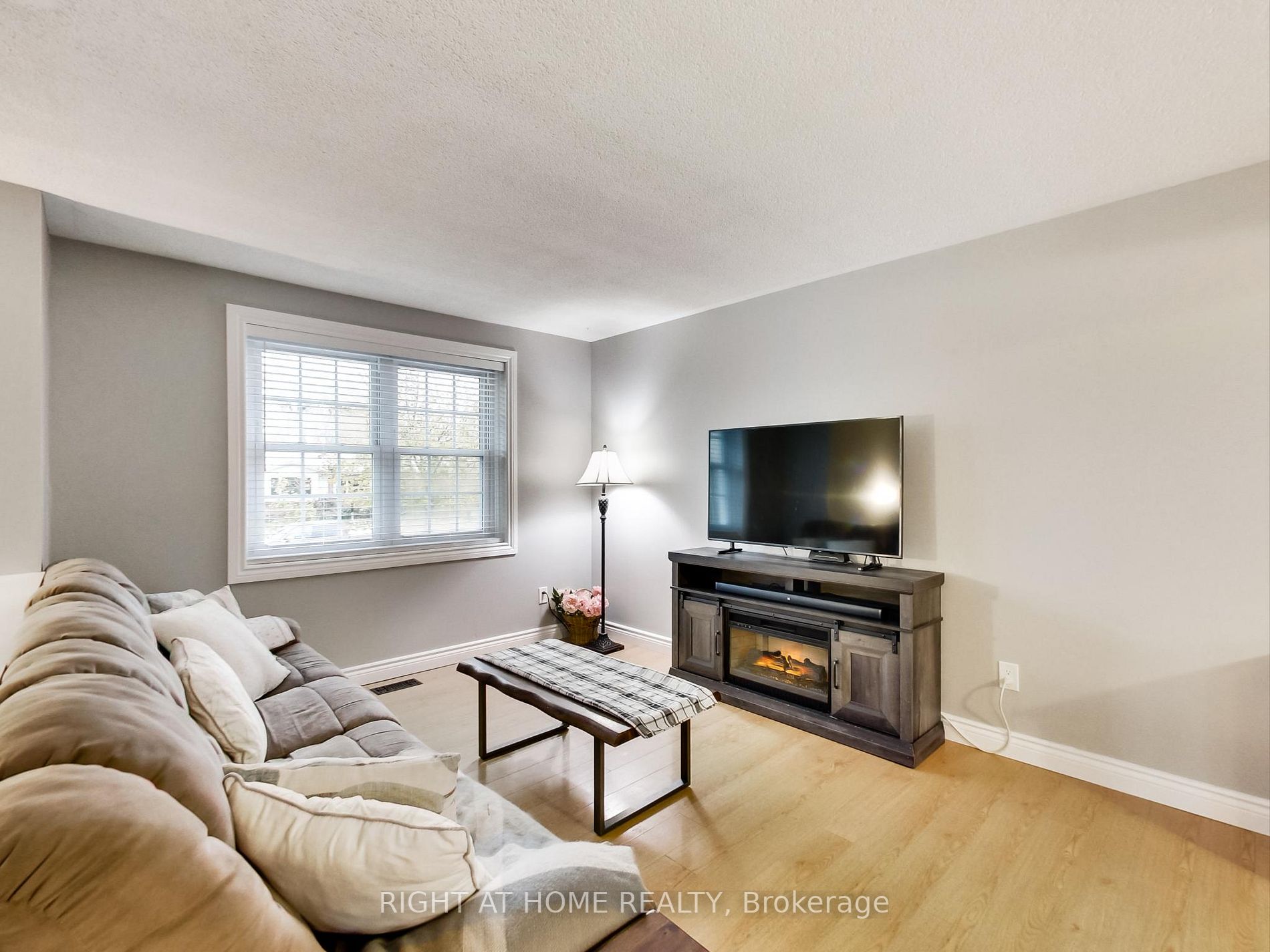 316 Pineview Gdns