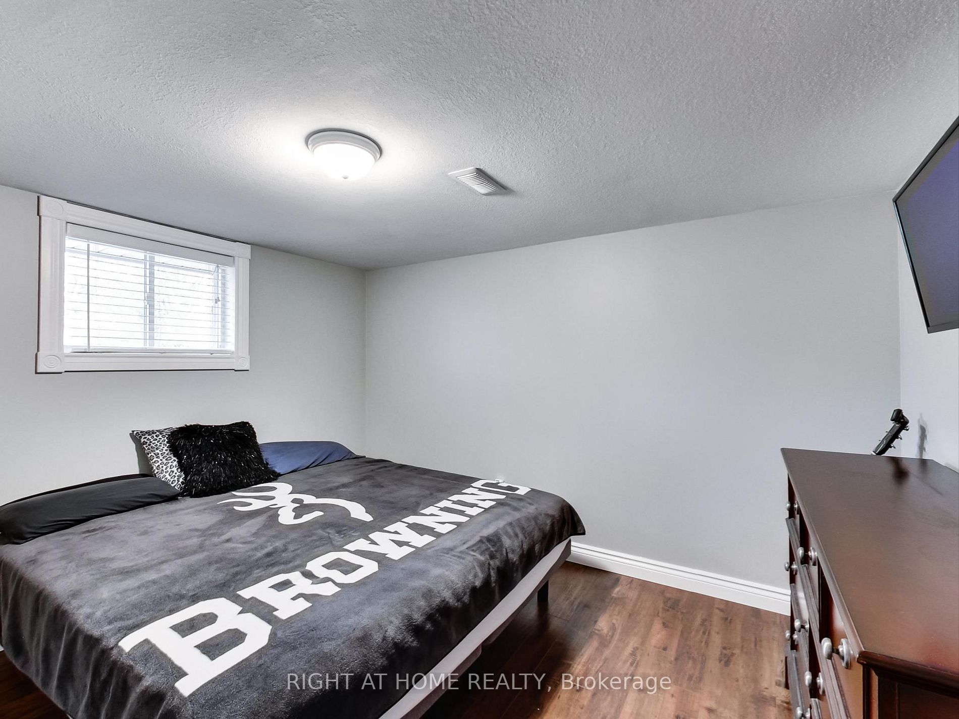 316 Pineview Gdns