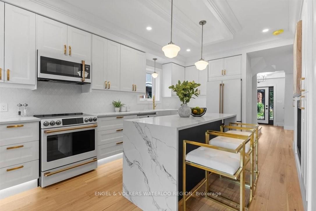 66 William St