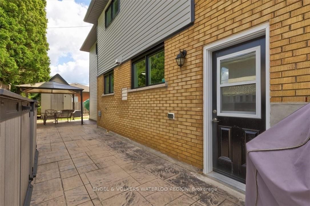 6 Applewood Ave