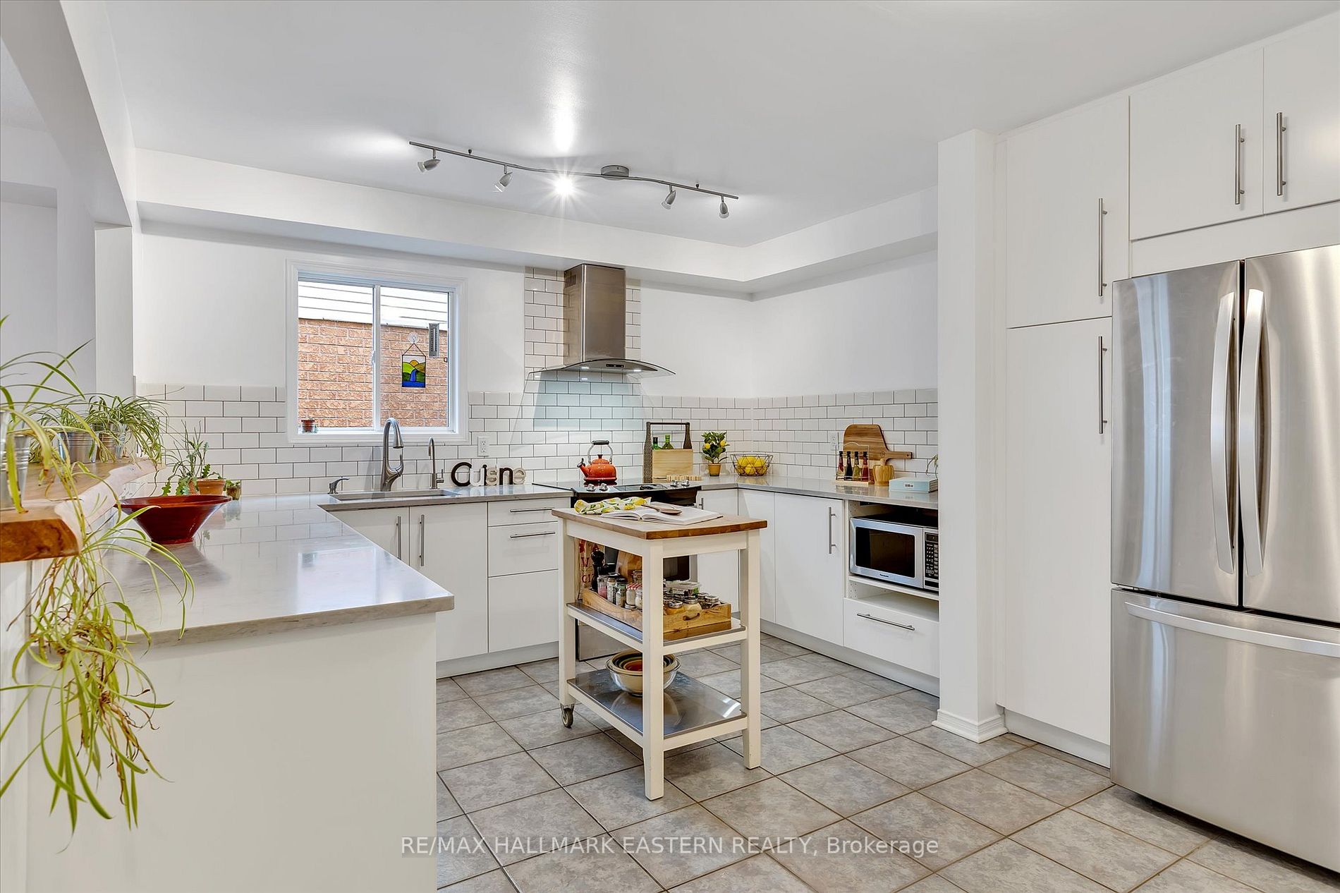 1282 Eagle Cres