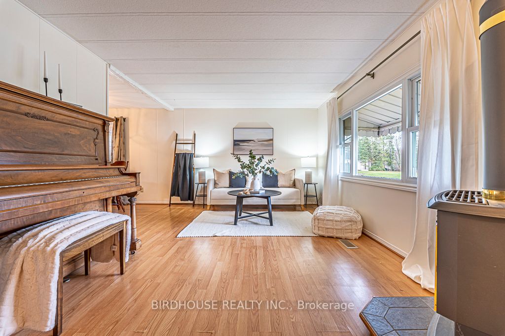 37 Circle Dr
