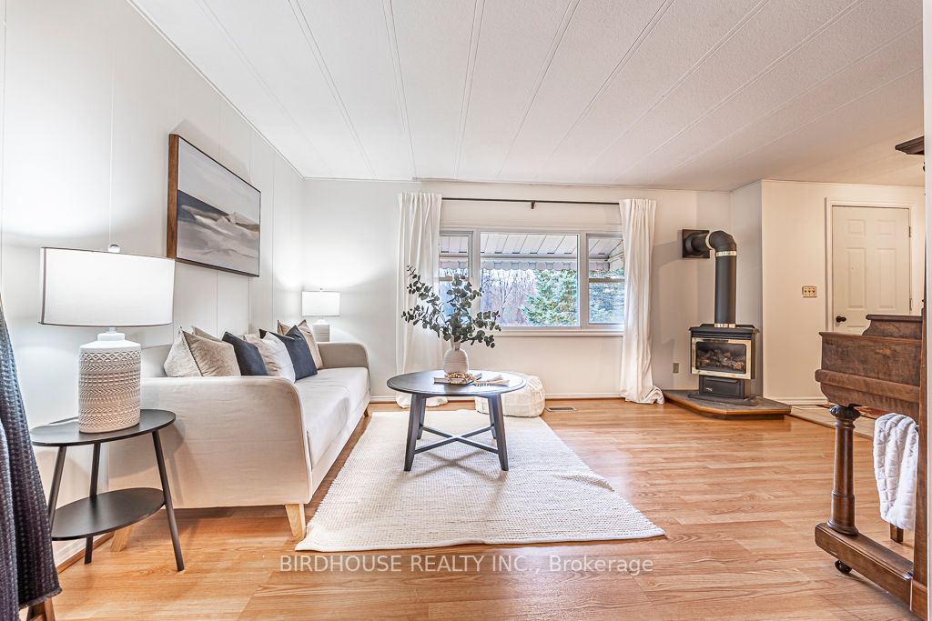 37 Circle Dr