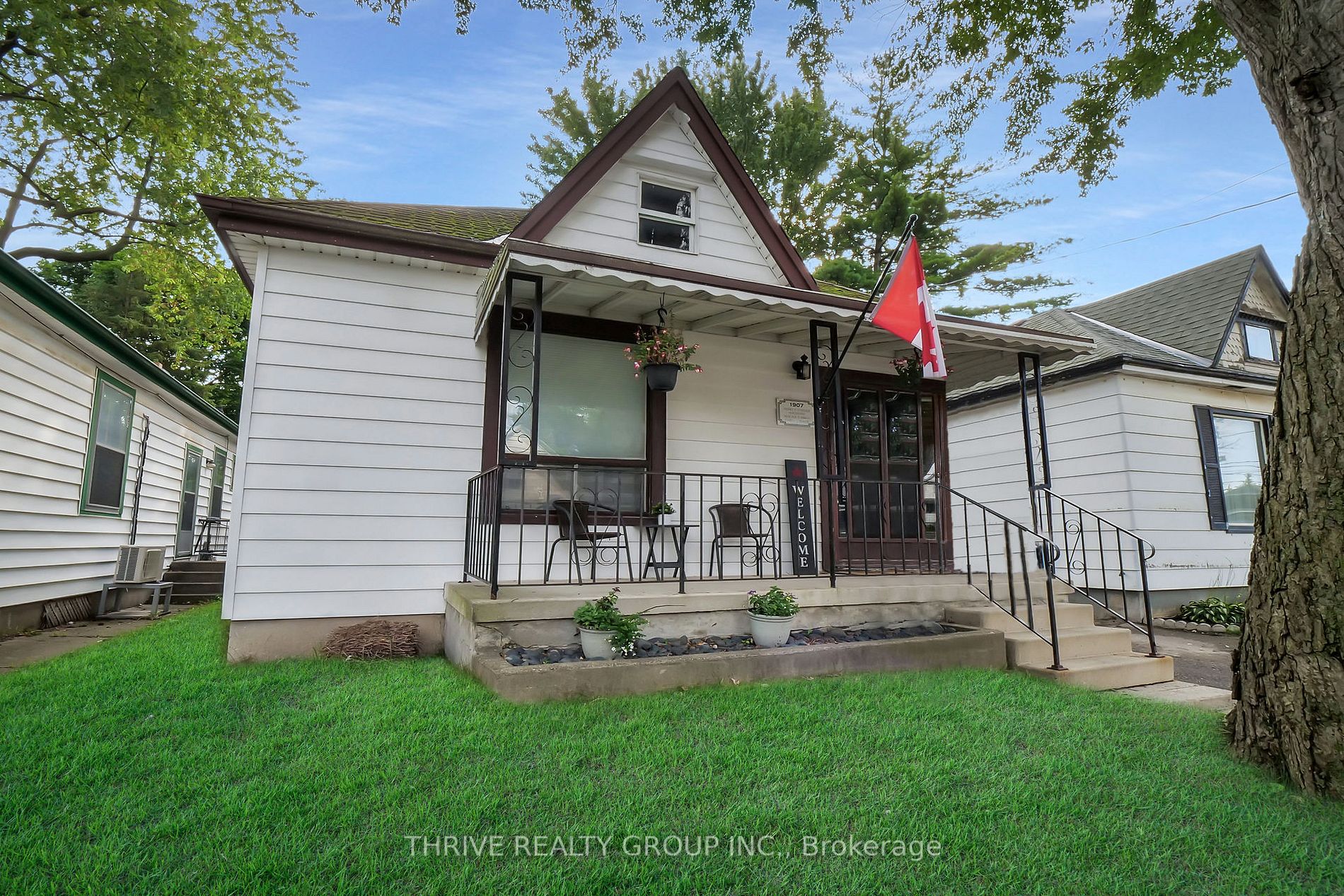 576 English St