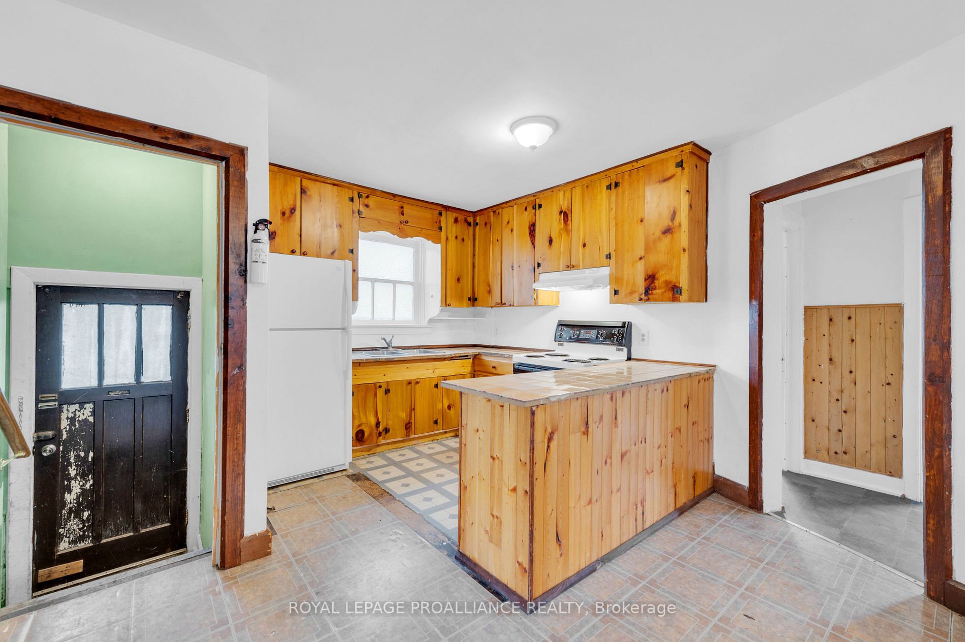 33 Cedar St