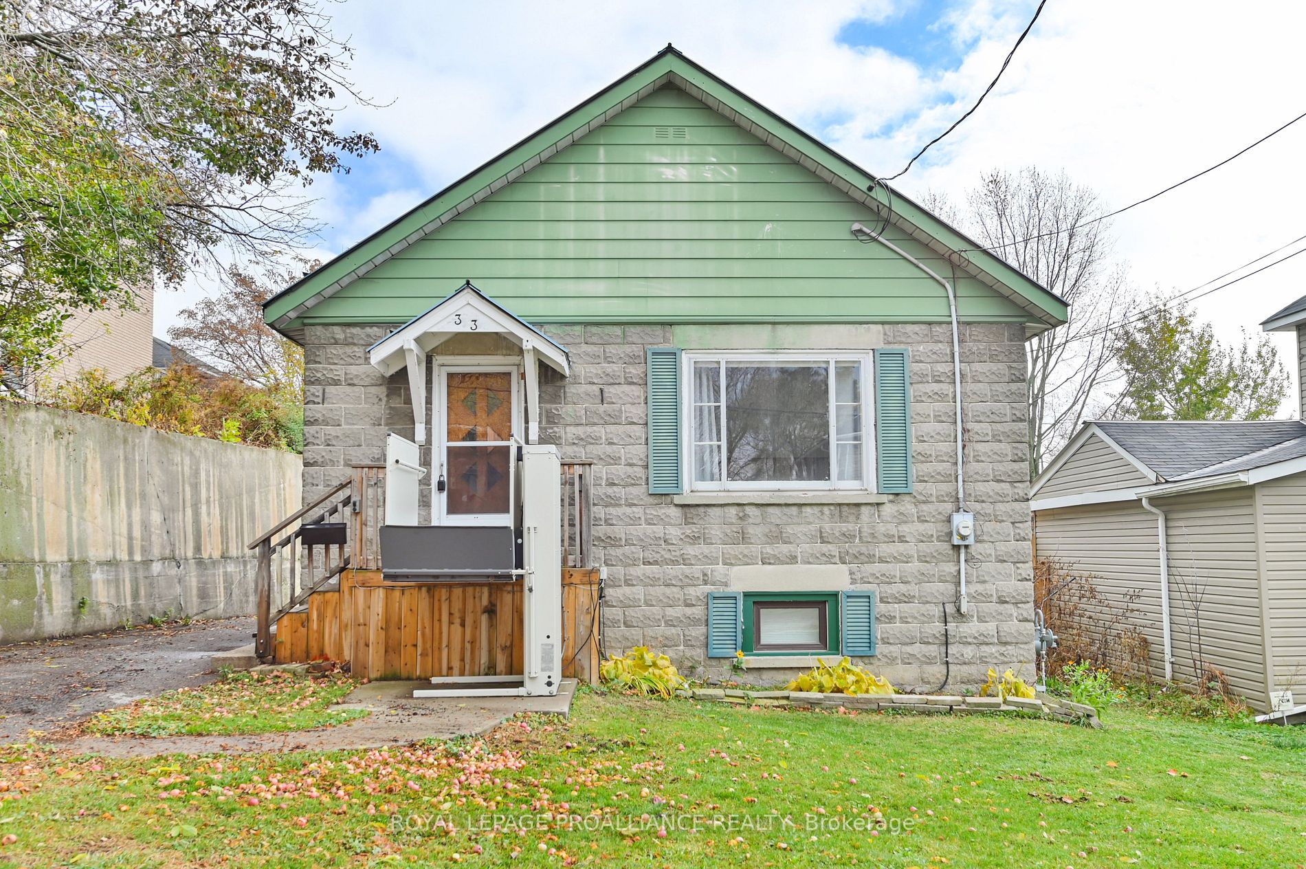 33 Cedar St