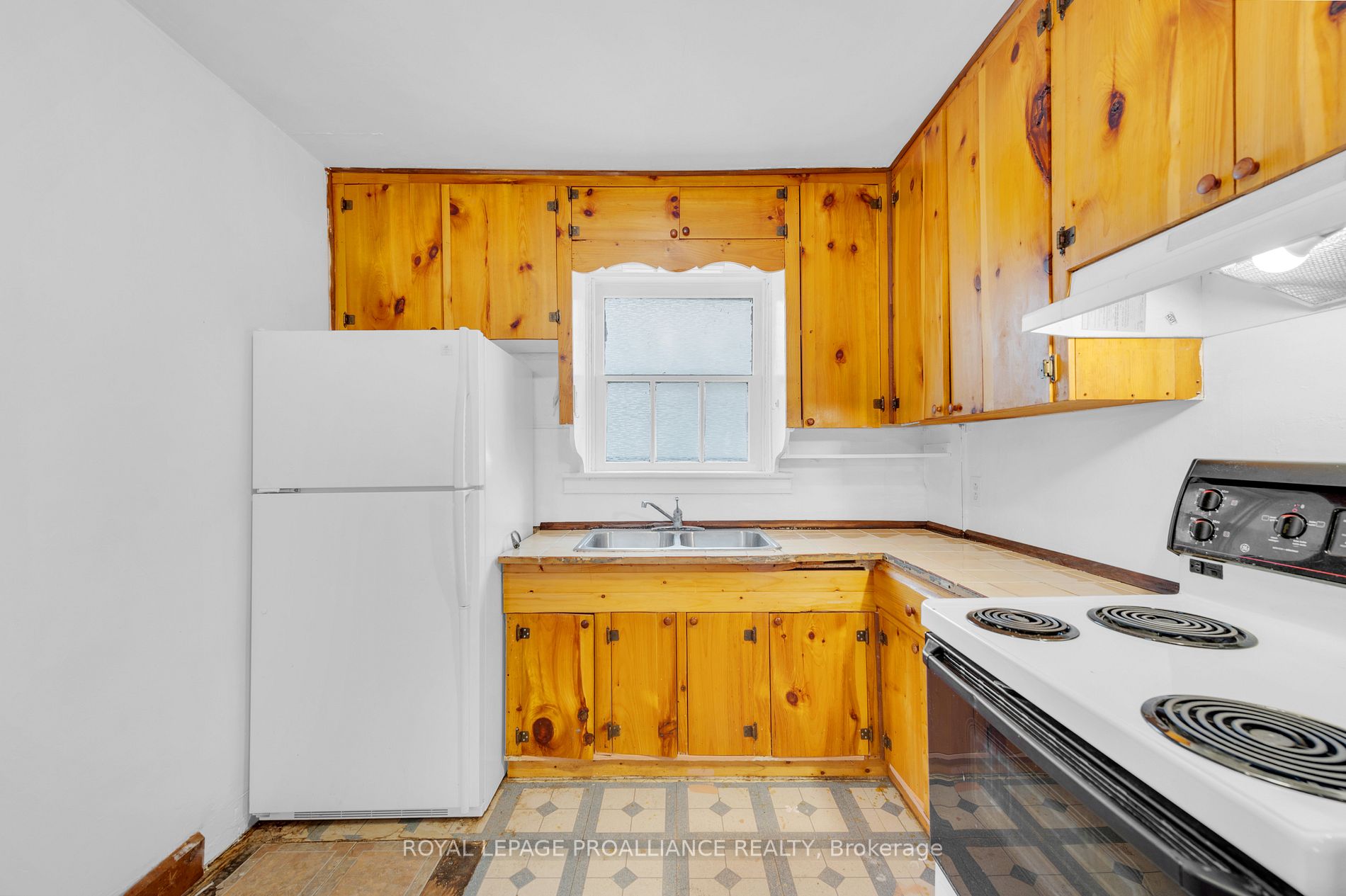 33 Cedar St