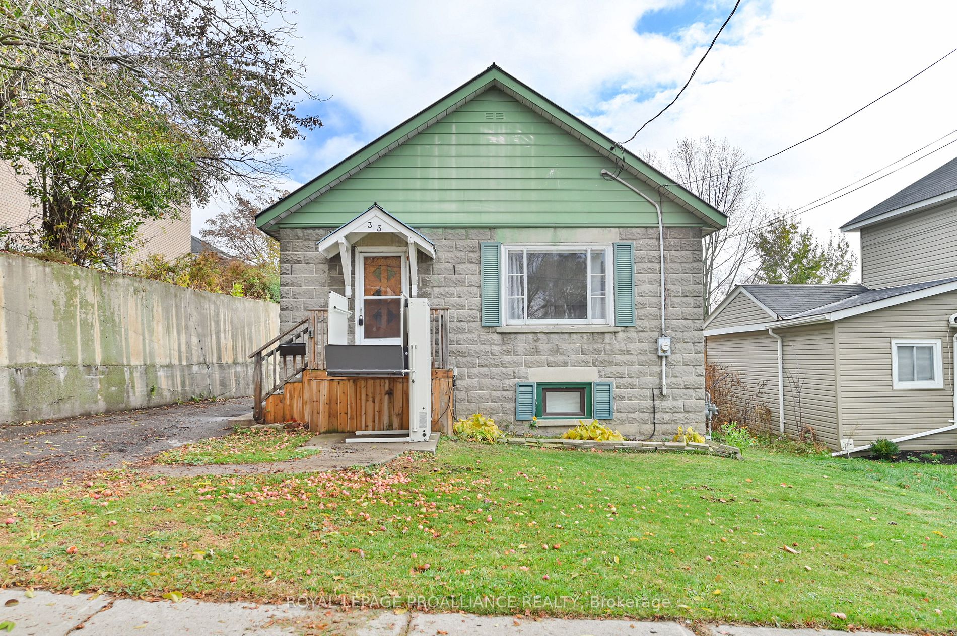 33 Cedar St