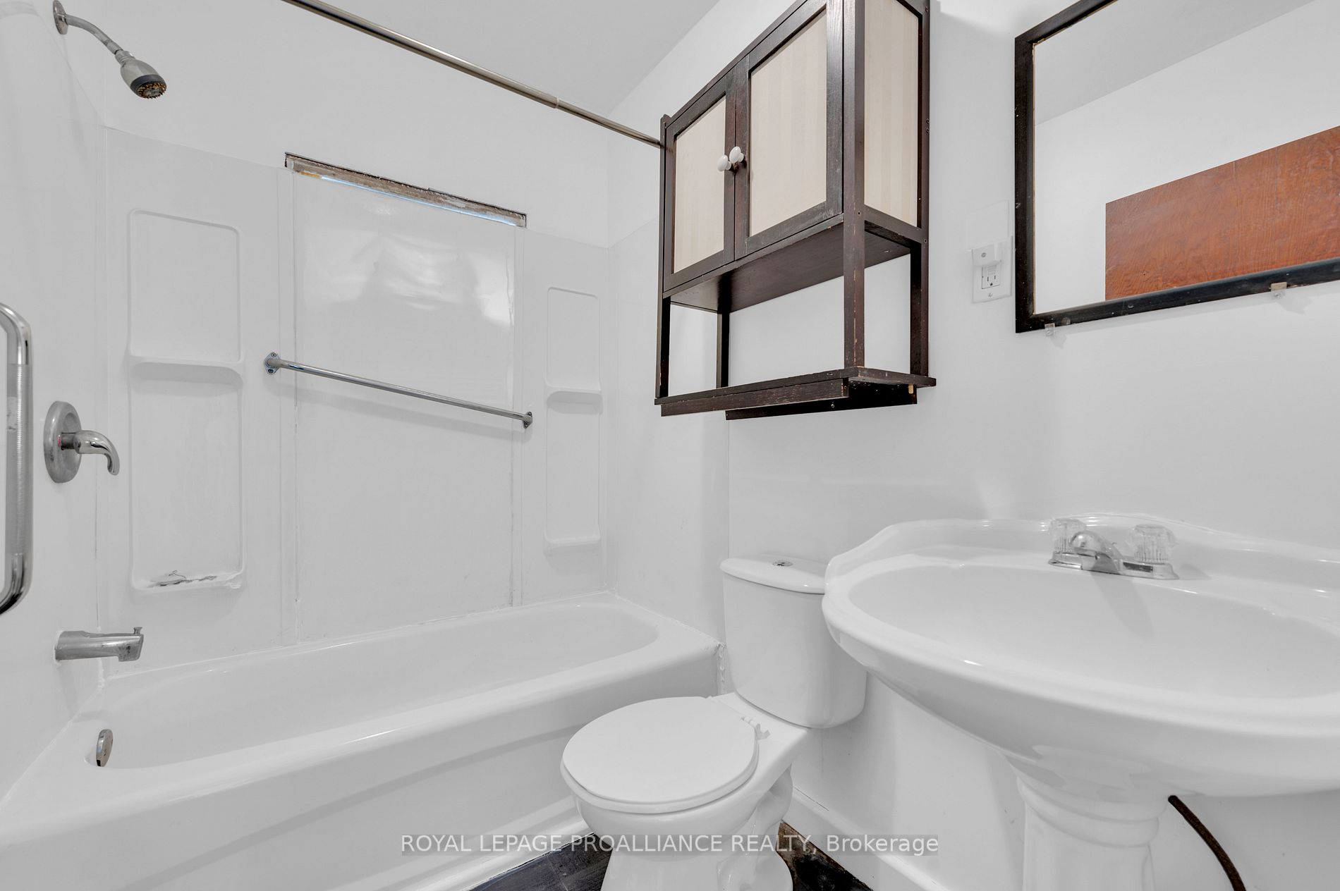 33 Cedar St