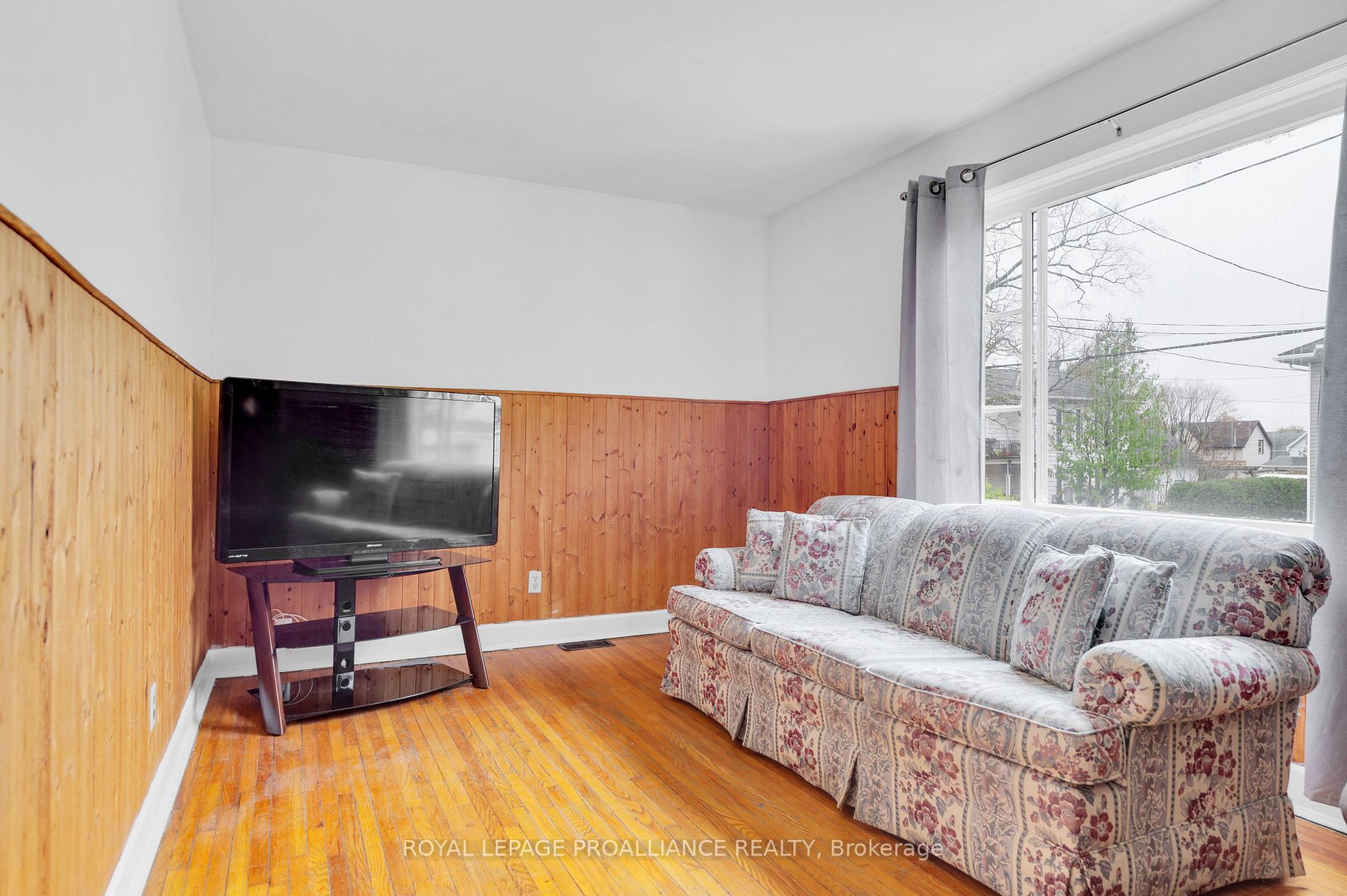 33 Cedar St
