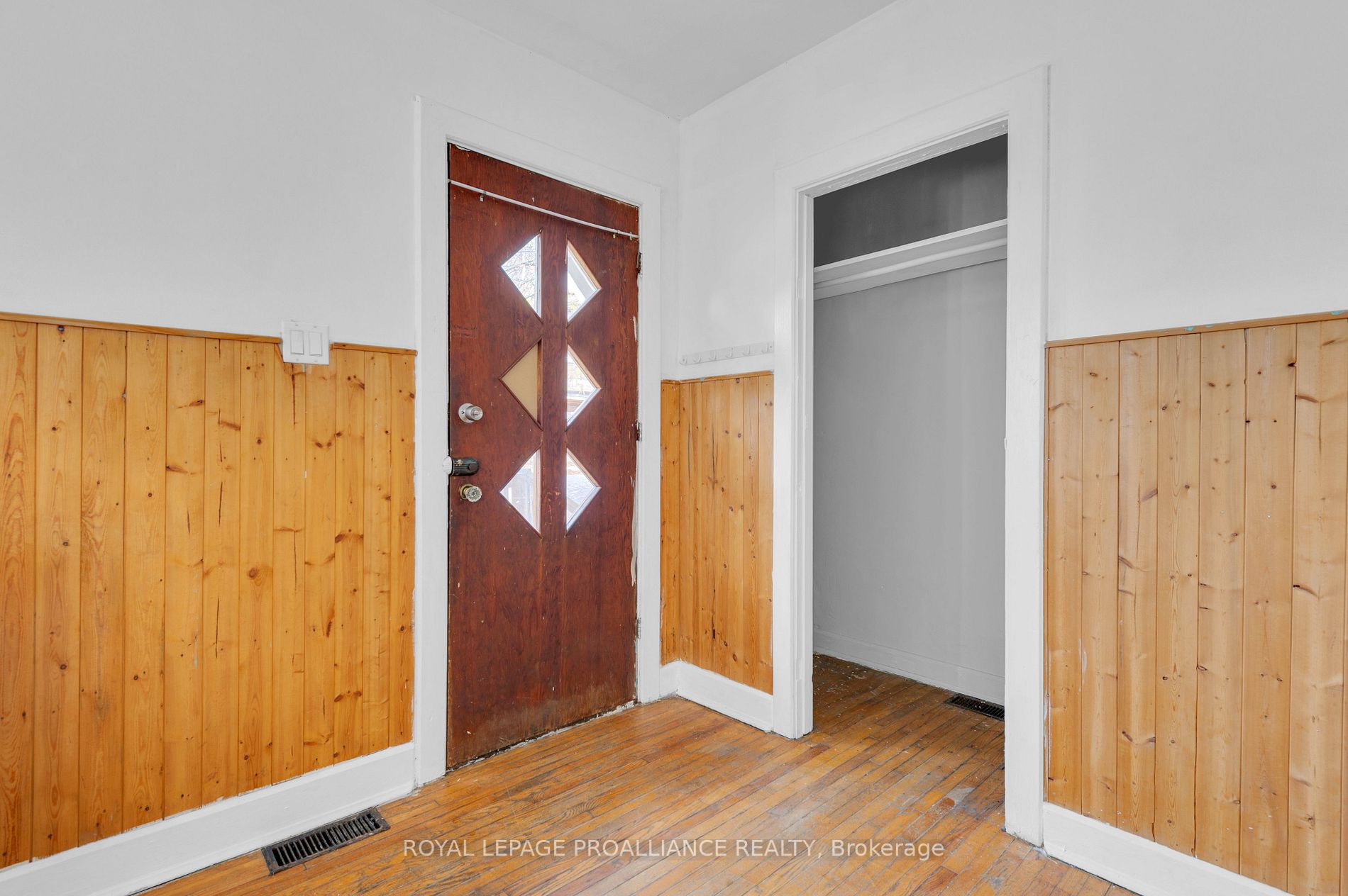 33 Cedar St
