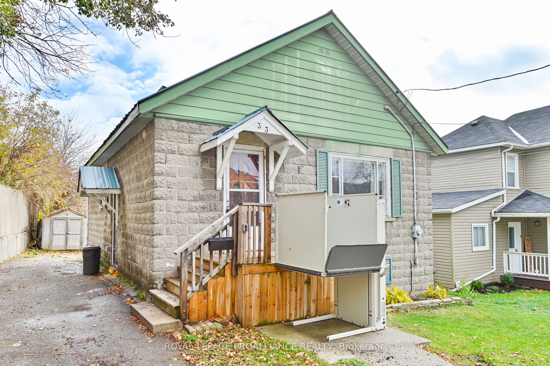 33 Cedar St