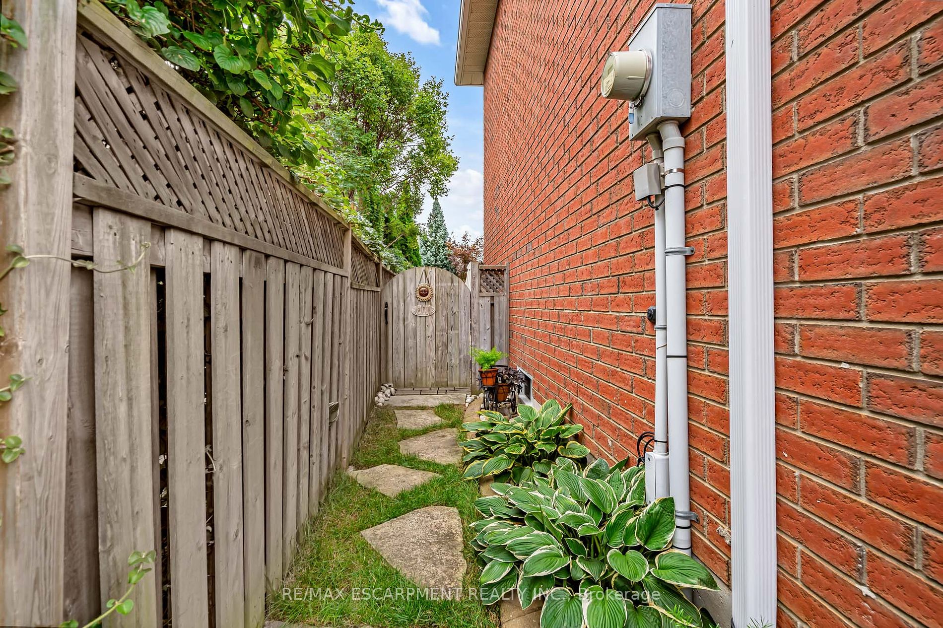 19 Falconridge Dr