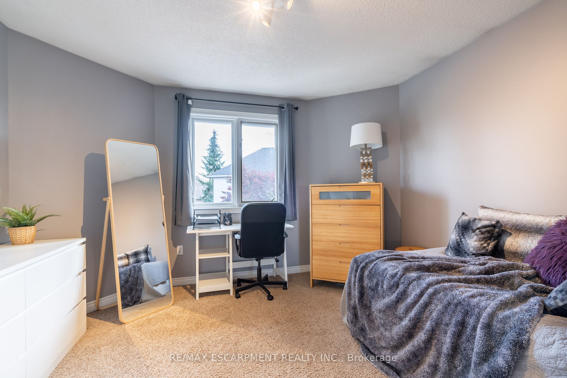 19 Falconridge Dr