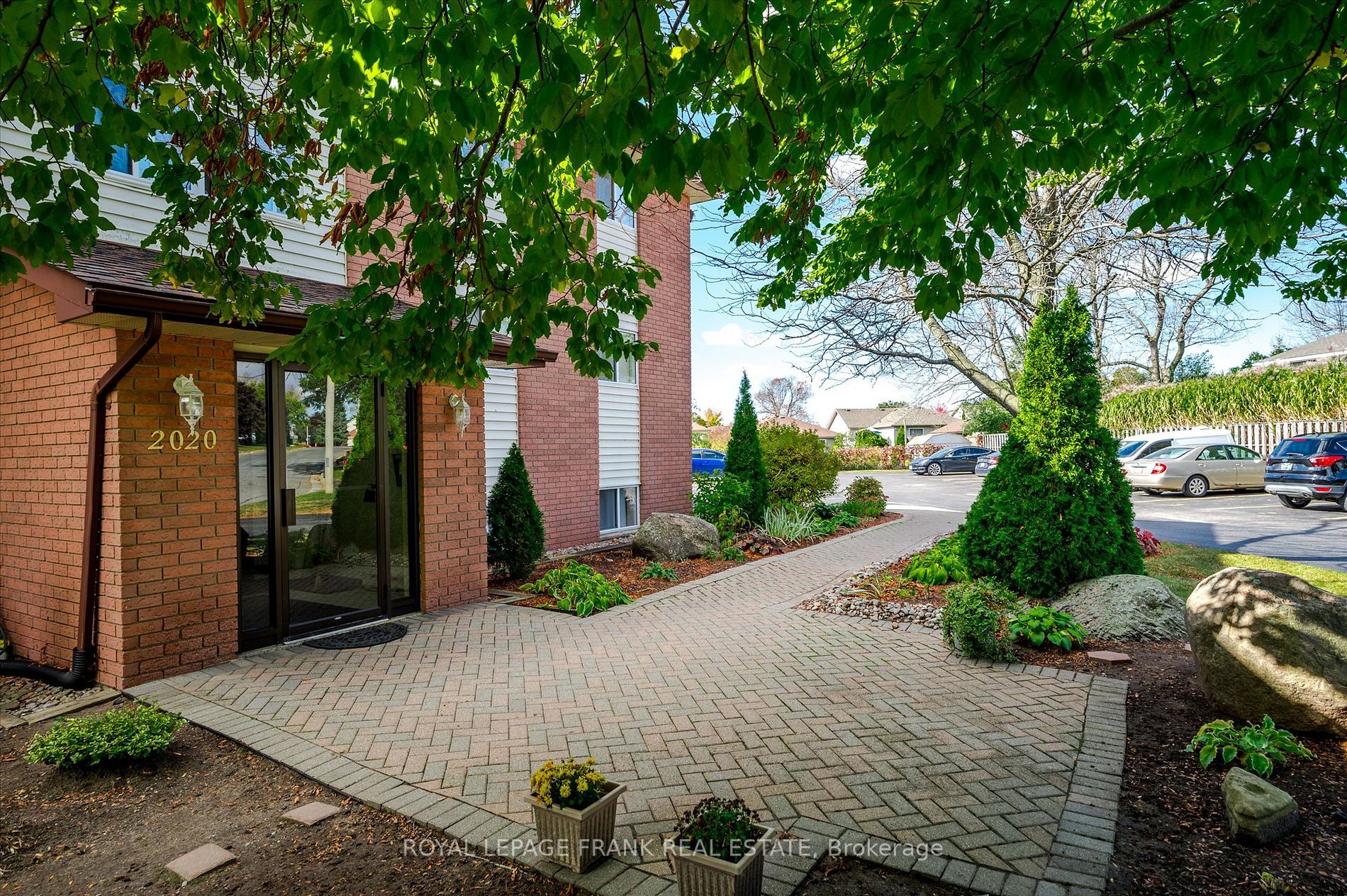 2020 Mapleridge Dr, #302