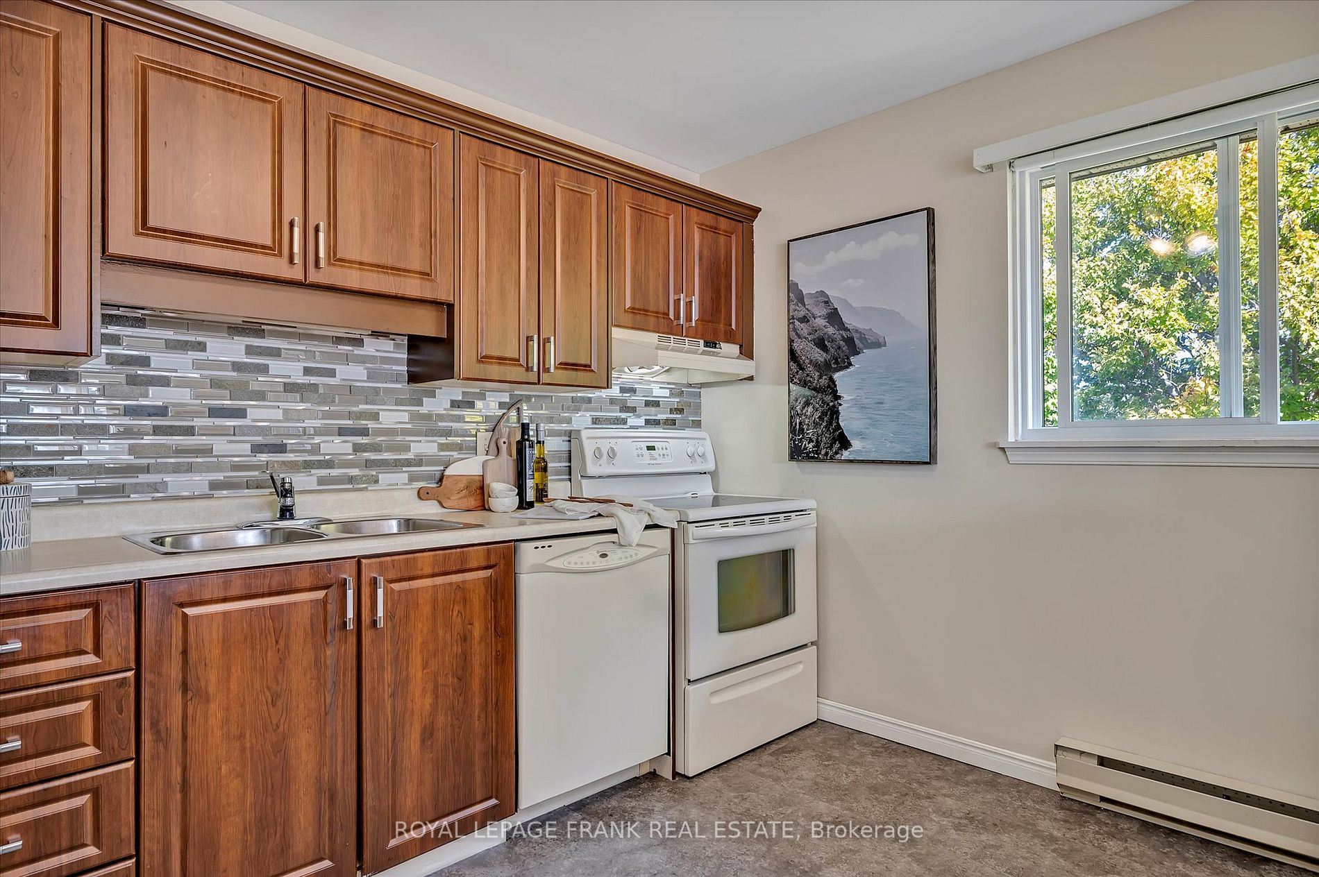 2020 Mapleridge Dr, #302