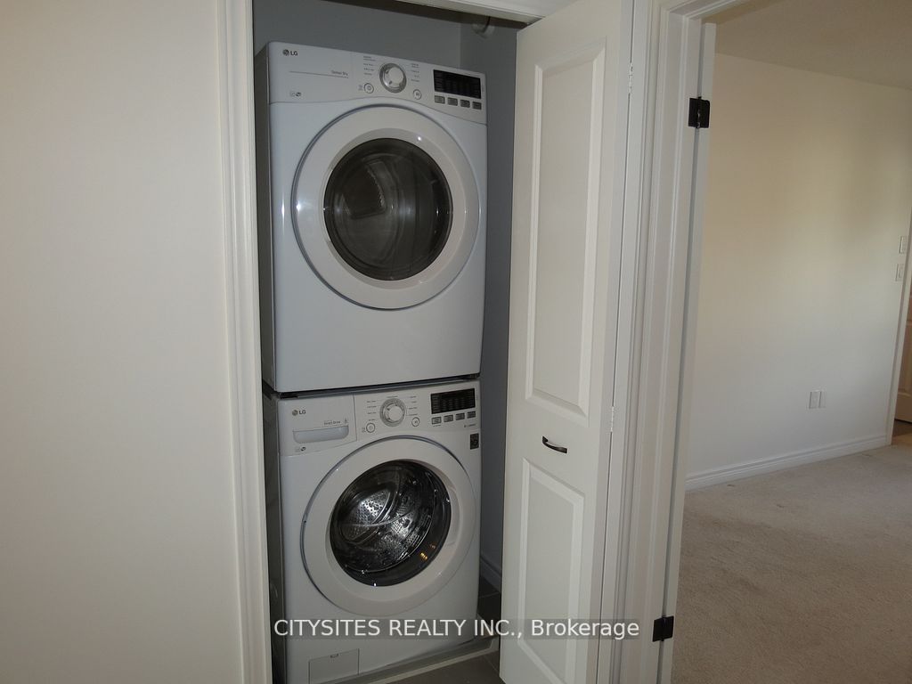 9 Amos Dr, #17