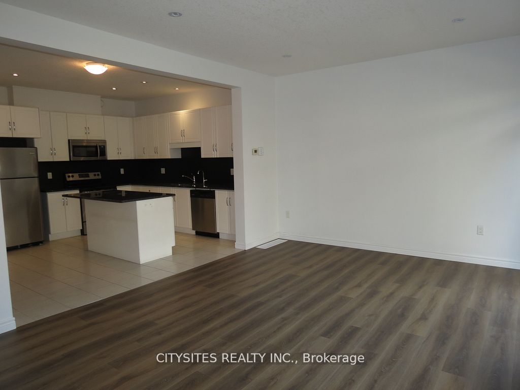 9 Amos Dr, #17