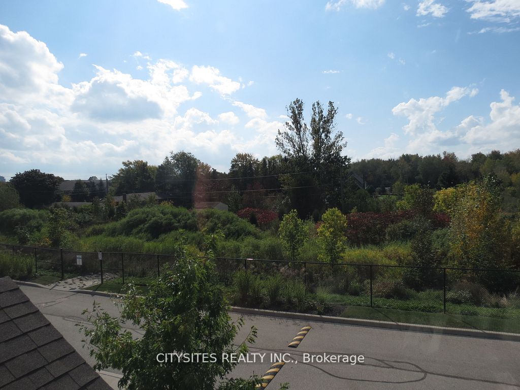 9 Amos Dr, #17