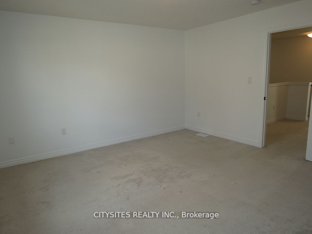 9 Amos Dr, #17