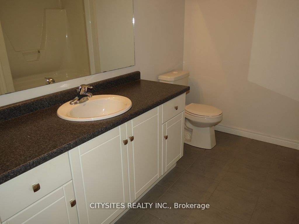 9 Amos Dr, #17