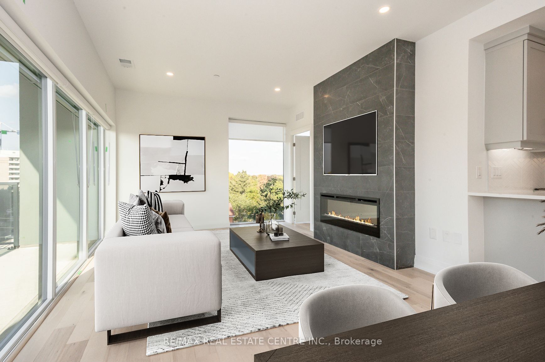 71 Wyndham St S, #609