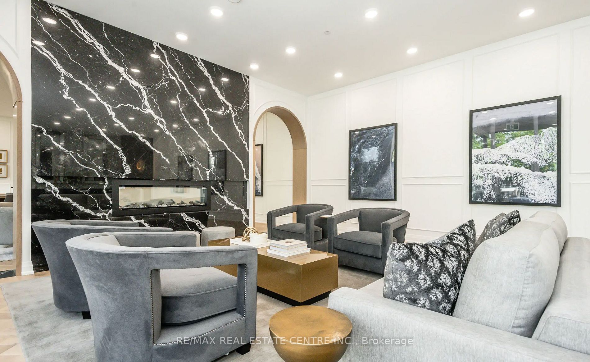 71 Wyndham St S, #609