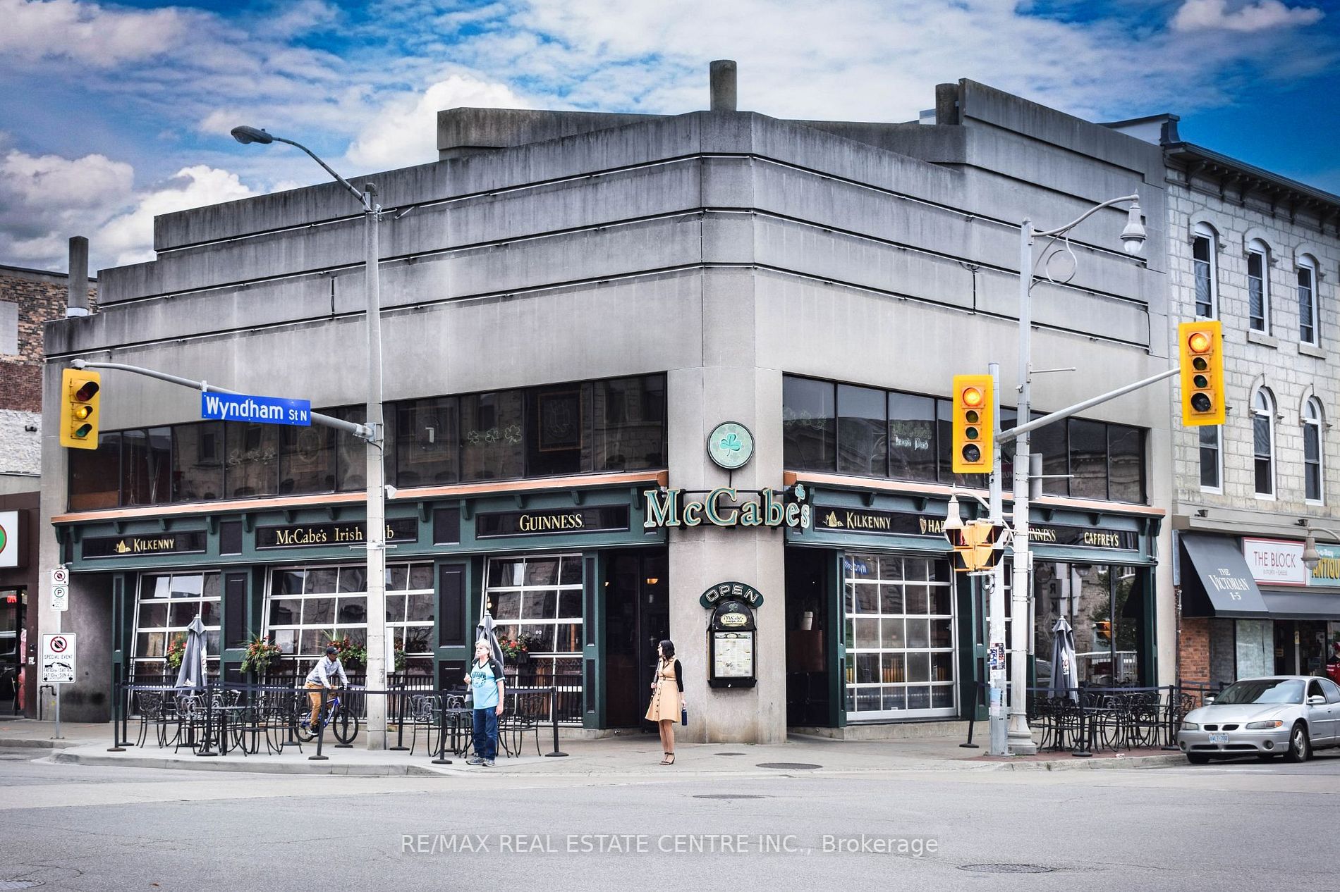 71 Wyndham St S, #609