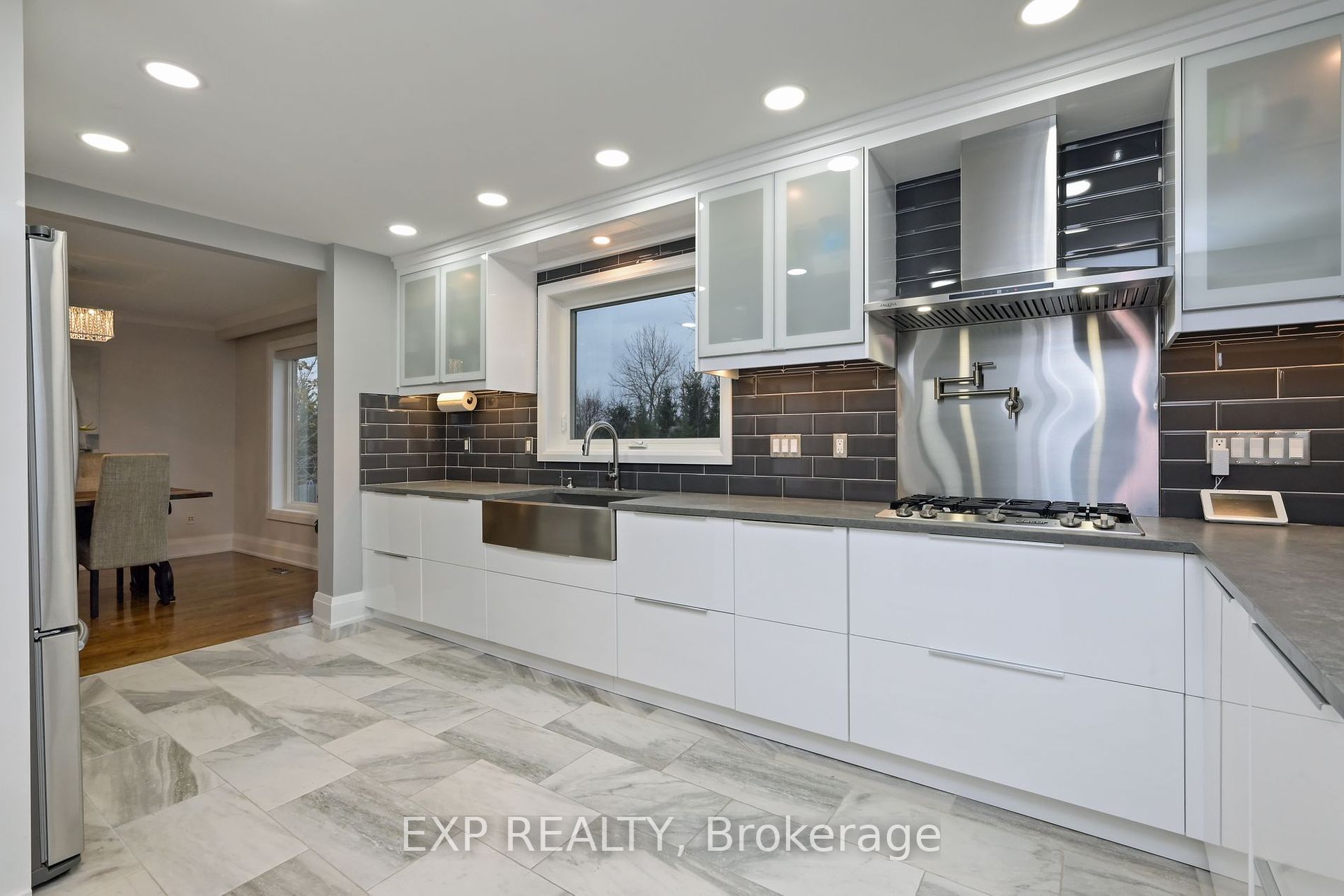 8 Golden Rd