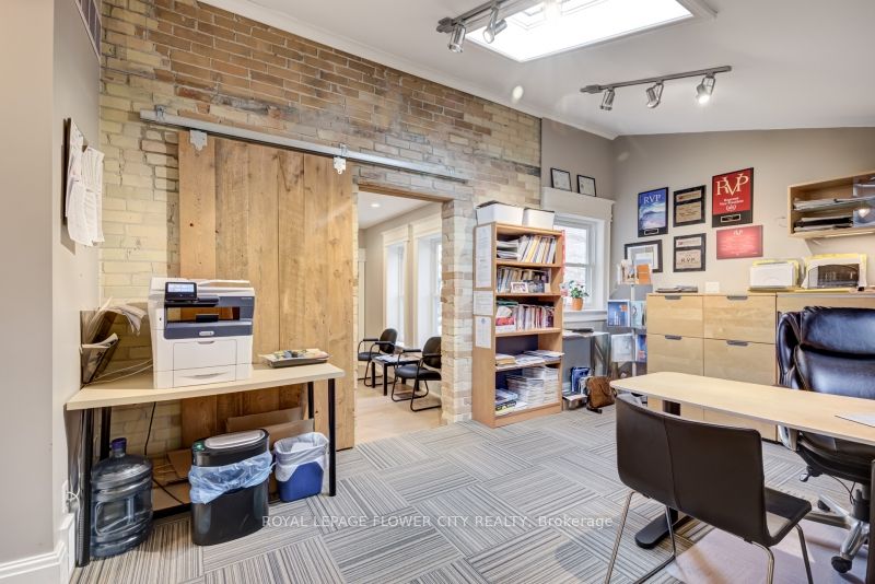 45 Princess St E