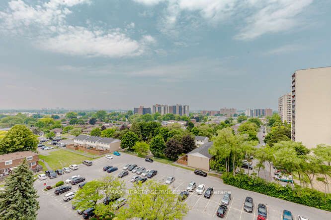 75 Glenburn Crt, #1004