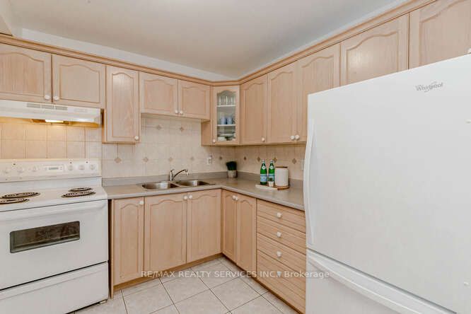 75 Glenburn Crt, #1004