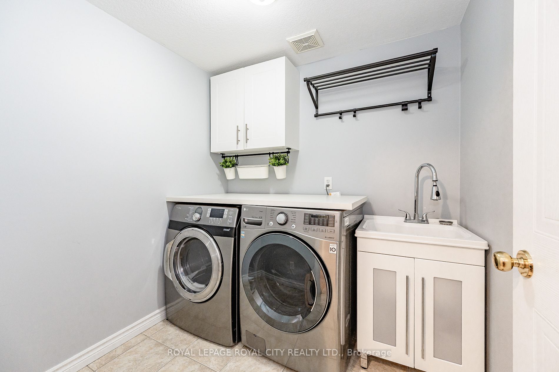 20 Shackleton Dr, #28