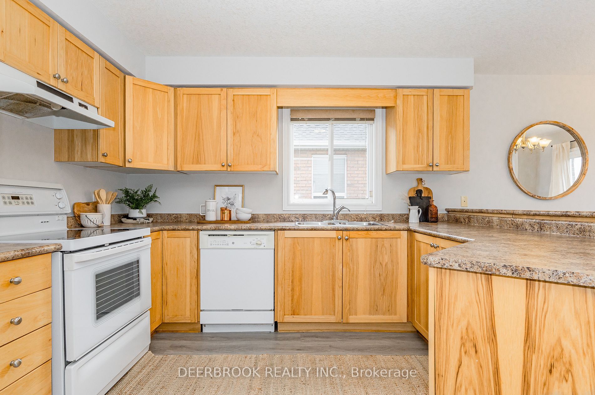 565 Avignon Pl