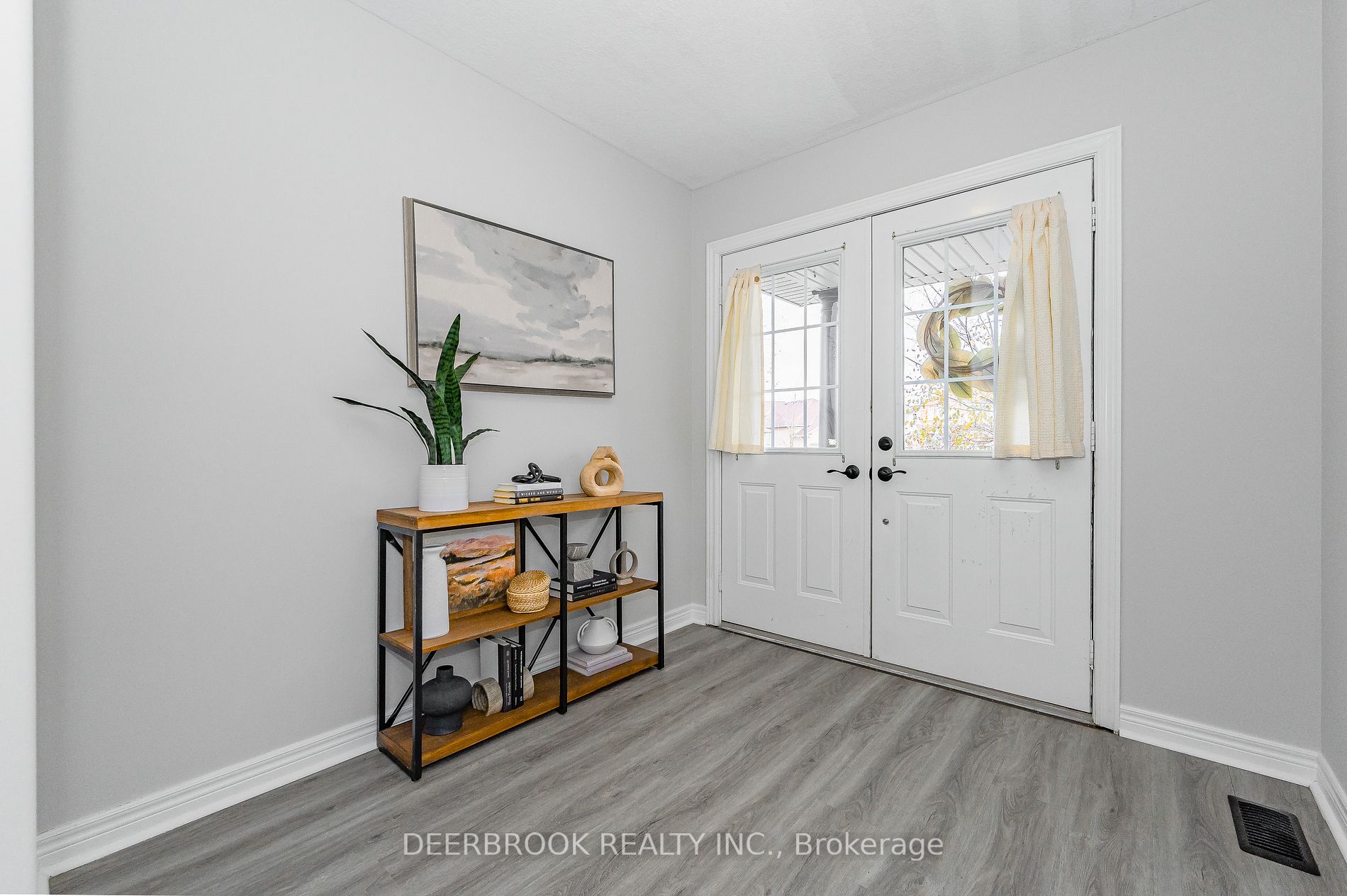 565 Avignon Pl