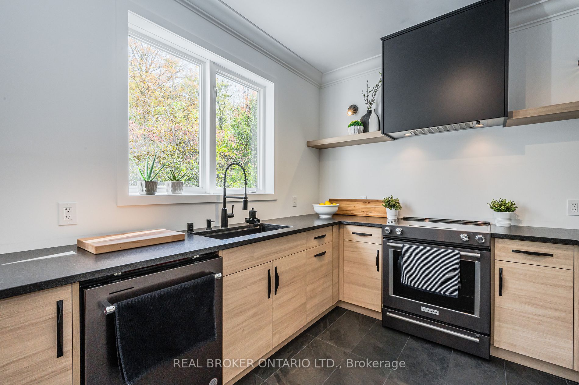 164 Dellgrove Circ