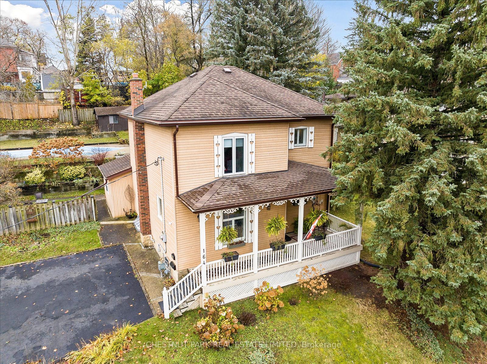 164 Queen St E