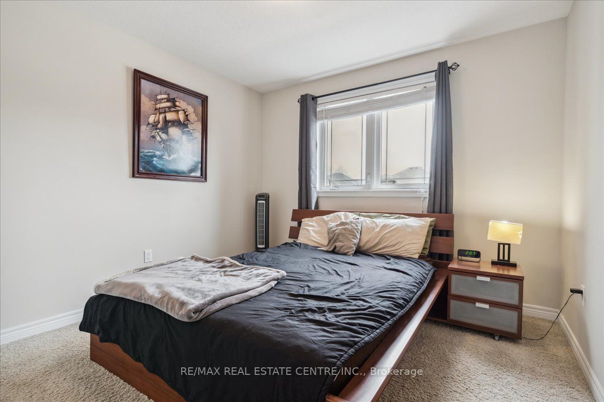 30 Hilborn St